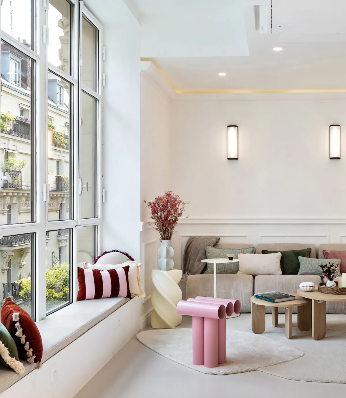 Espace canapé lumineux chez Keeze Bachaumont, parfait pour un afterwork ou une réunion informelle à Paris 2e.