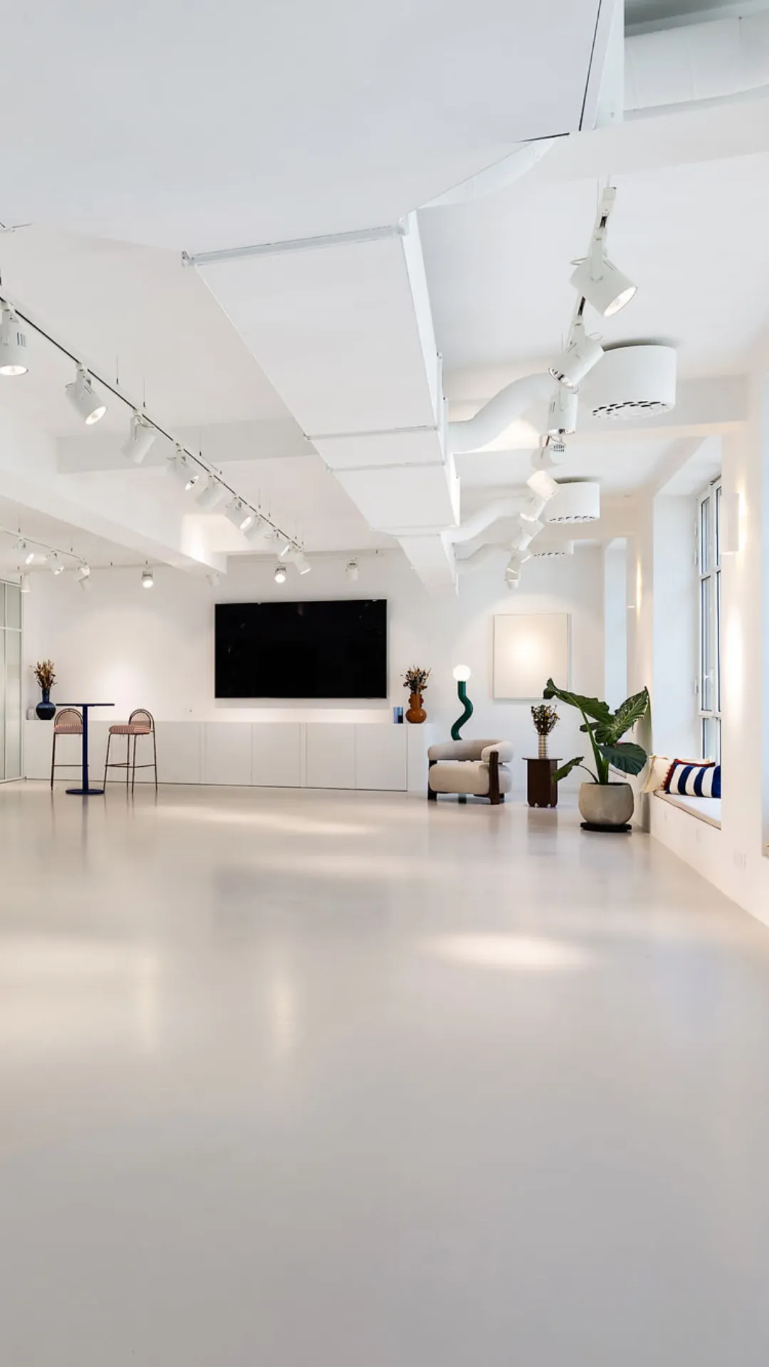 Grand loft blanc et lumineux, prêt à être aménagé, chez Keeze Bachaumont Bourse à Paris.
