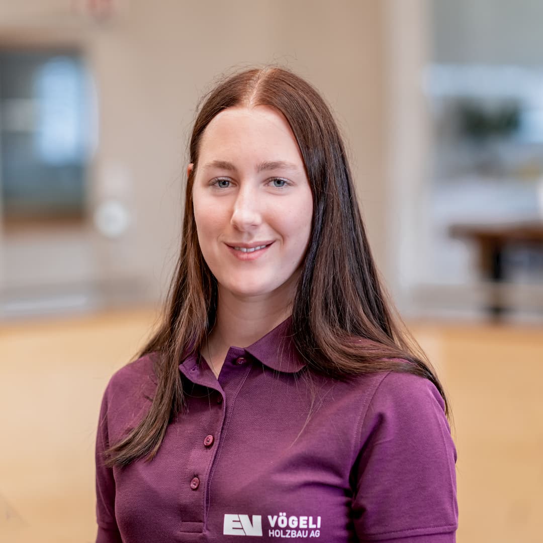 Katja Roth ist    bei der Vögeli Holzbau AG