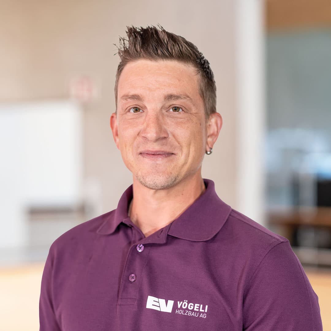 Raphael Haubensak ist Stv. Geschäftsführer Vögeli Holzbau AG Mellingen   bei der Vögeli Holzbau AG