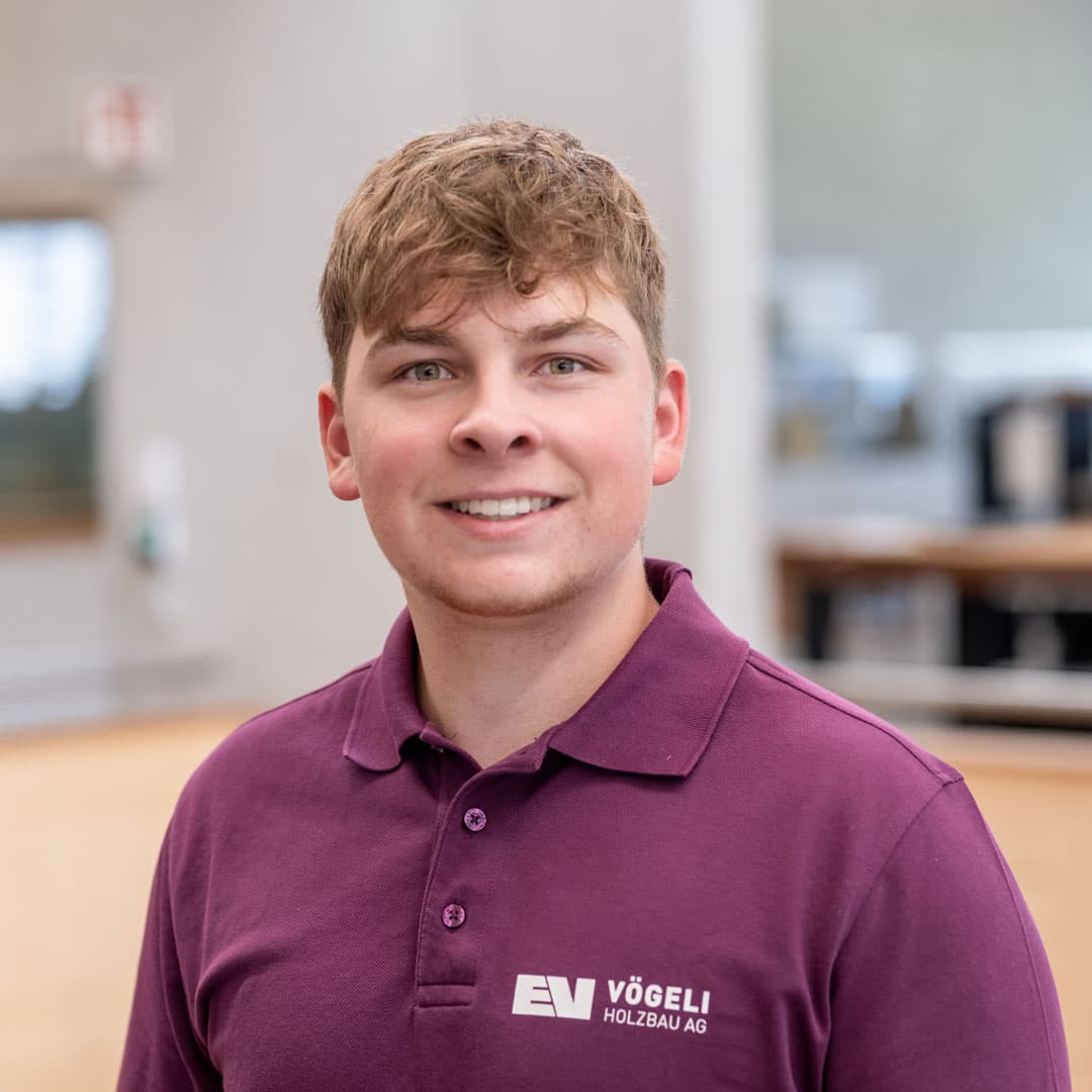 Colin Roth ist    bei der Vögeli Holzbau AG