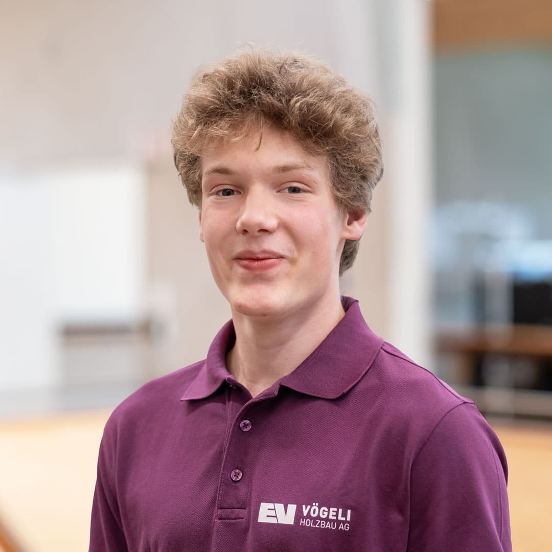 Dudley Simpson ist    bei der Vögeli Holzbau AG