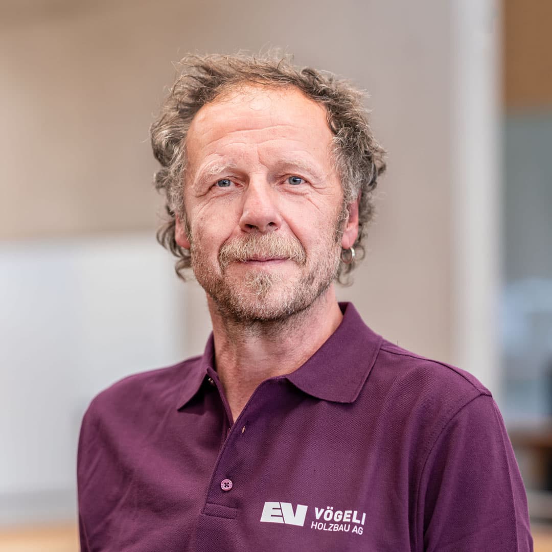 Gebhard Preiser ist Zimmermann   bei der Vögeli Holzbau AG