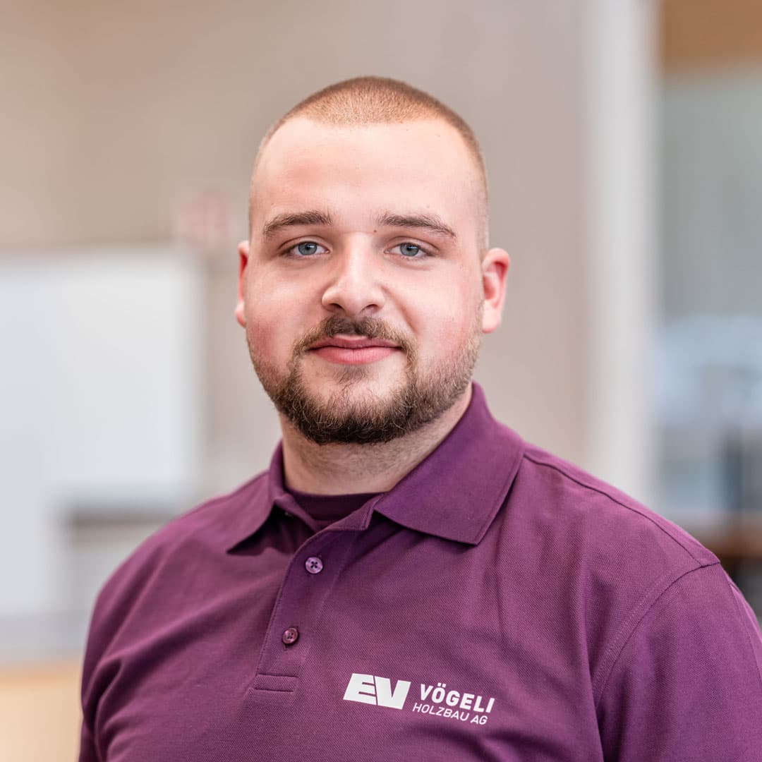 Florian Bochsler ist Zimmermann   bei der Vögeli Holzbau AG