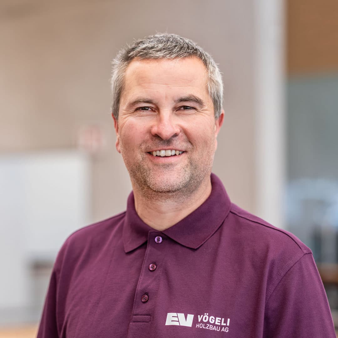 Fabian Baumgartner ist Vorarbeiter Holzbau   bei der Vögeli Holzbau AG