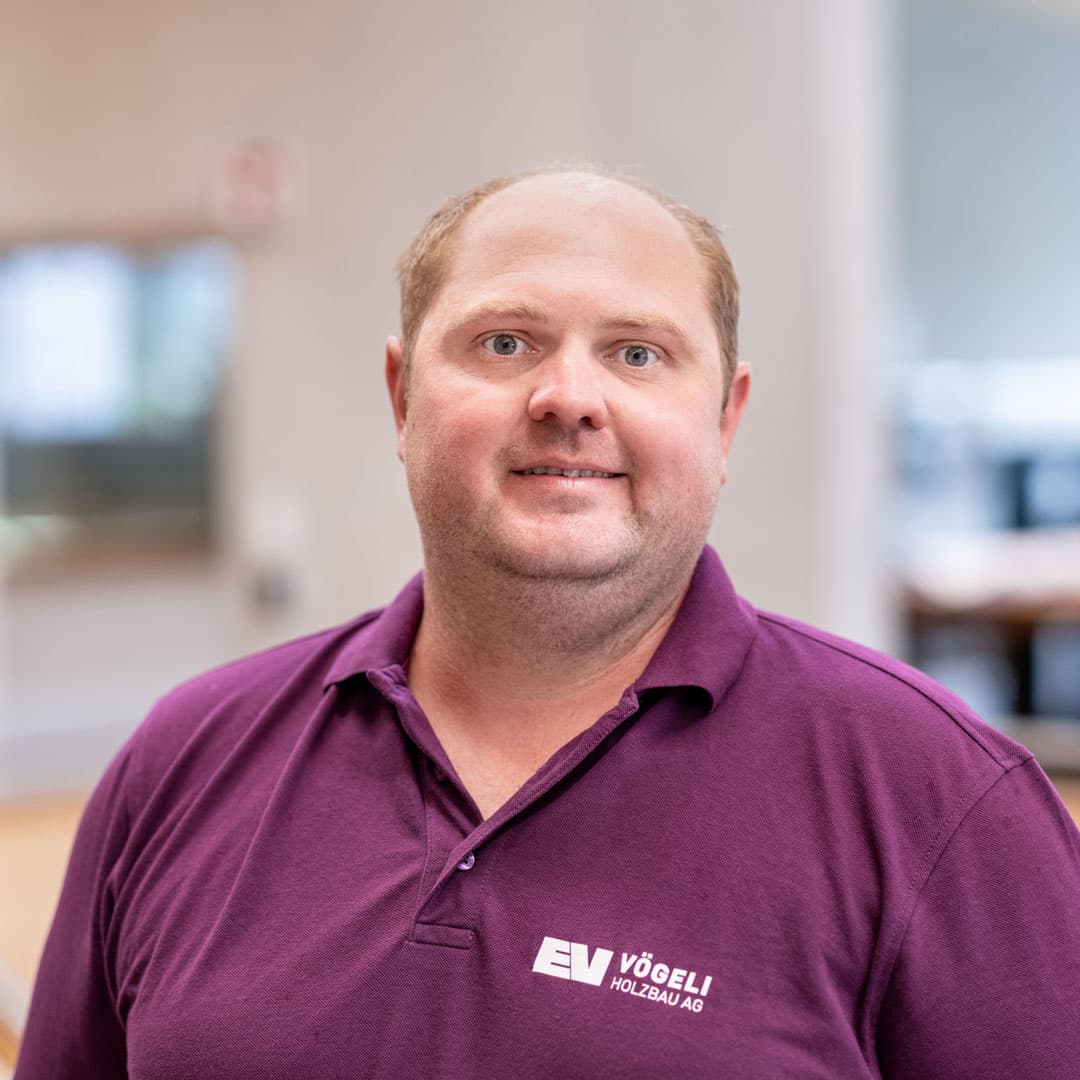 Joshua Widmer ist    bei der Vögeli Holzbau AG