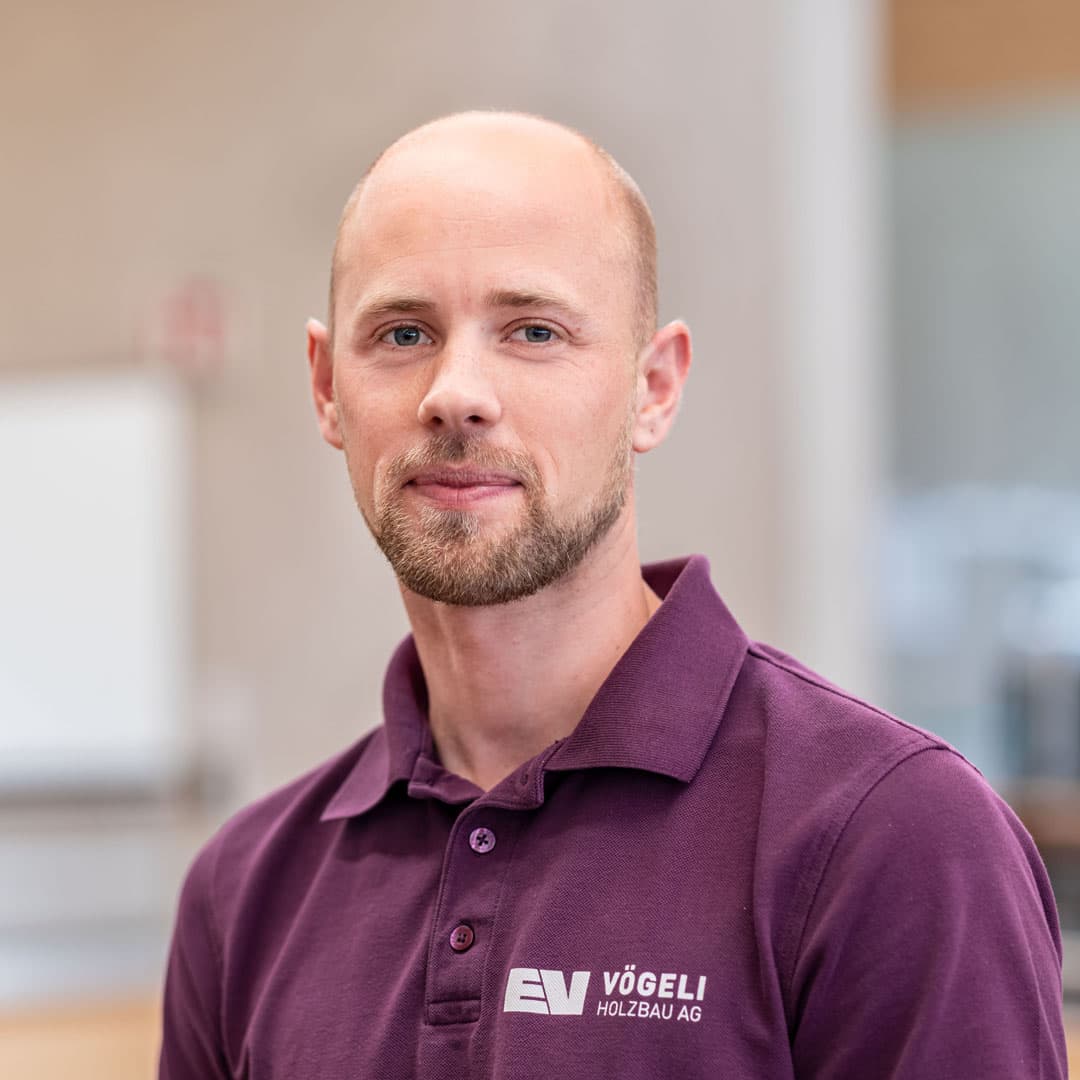 Jörg Kleeb ist Projektleiter Holzbau   bei der Vögeli Holzbau AG