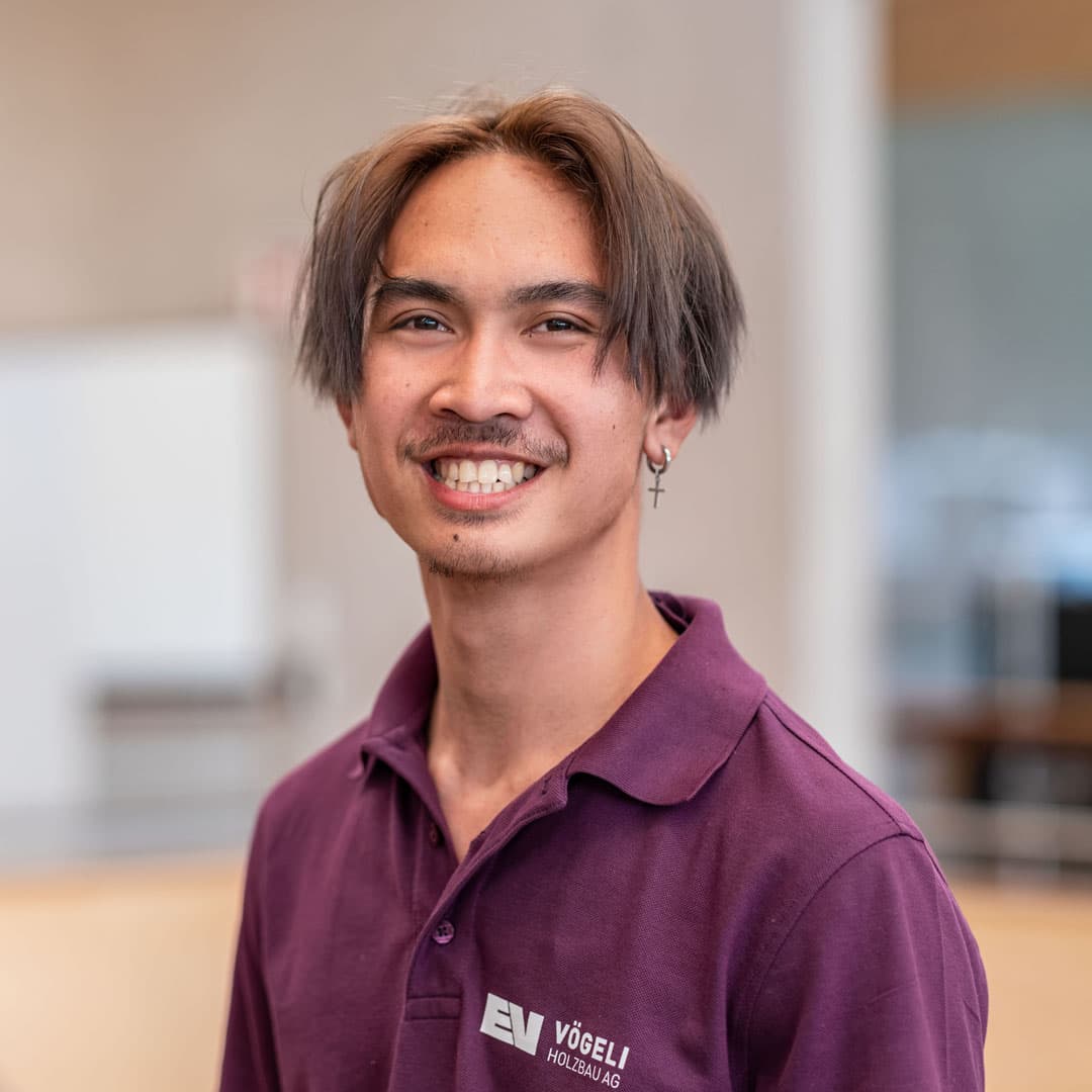 Kittidet Patsaban ist Zimmermann   bei der Vögeli Holzbau AG