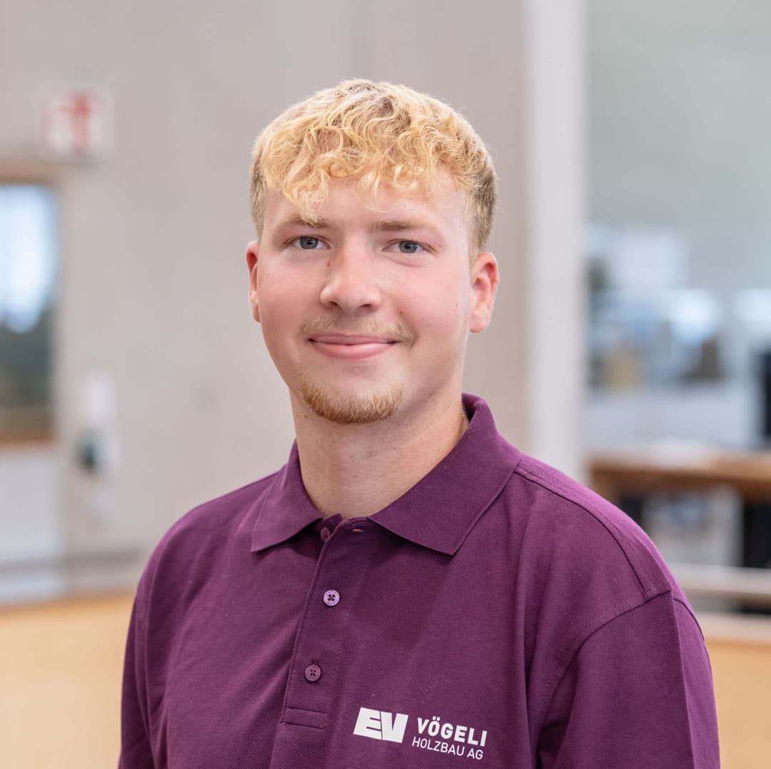 Micha Neuhauser ist    bei der Vögeli Holzbau AG
