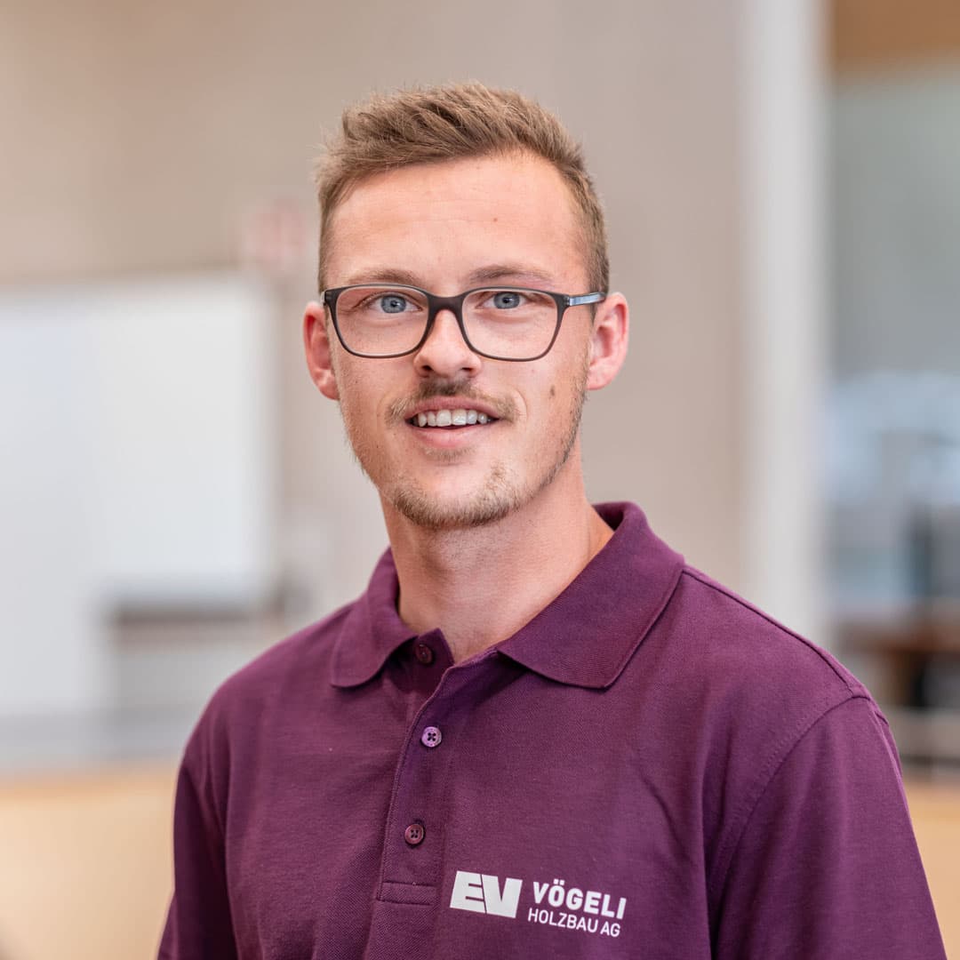 Nico Miotti ist    bei der Vögeli Holzbau AG