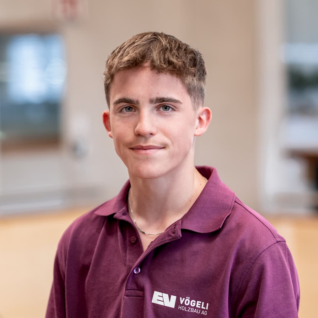 Nico Rieben ist    bei der Vögeli Holzbau AG