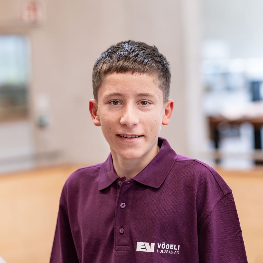 Noah Hagg ist    bei der Vögeli Holzbau AG