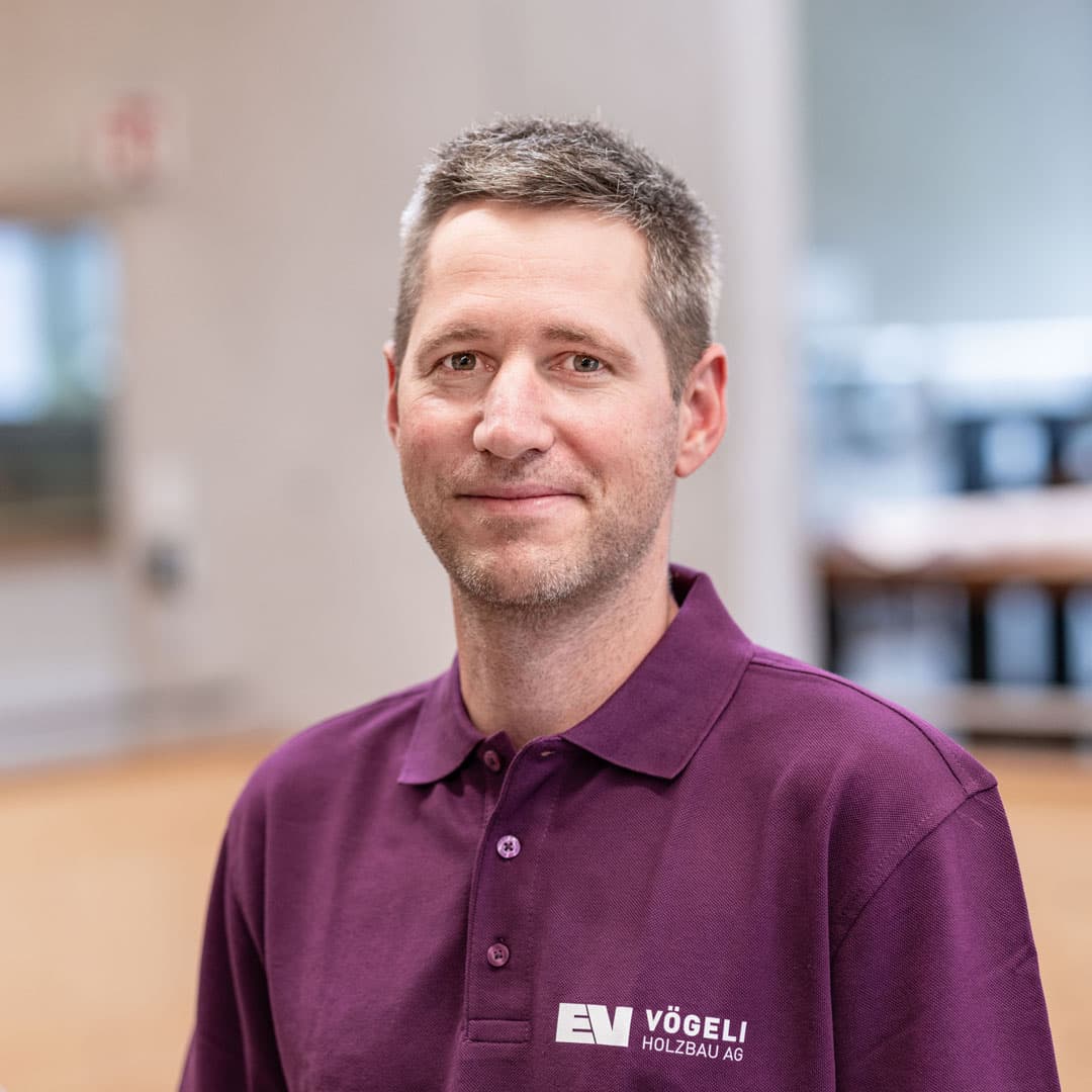 Ronald Kramer ist    bei der Vögeli Holzbau AG