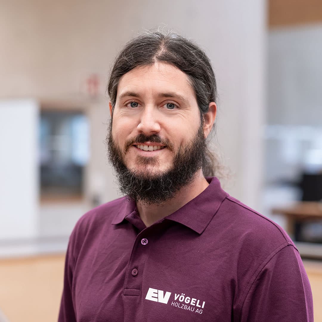 Valentin Mötteli ist    bei der Vögeli Holzbau AG