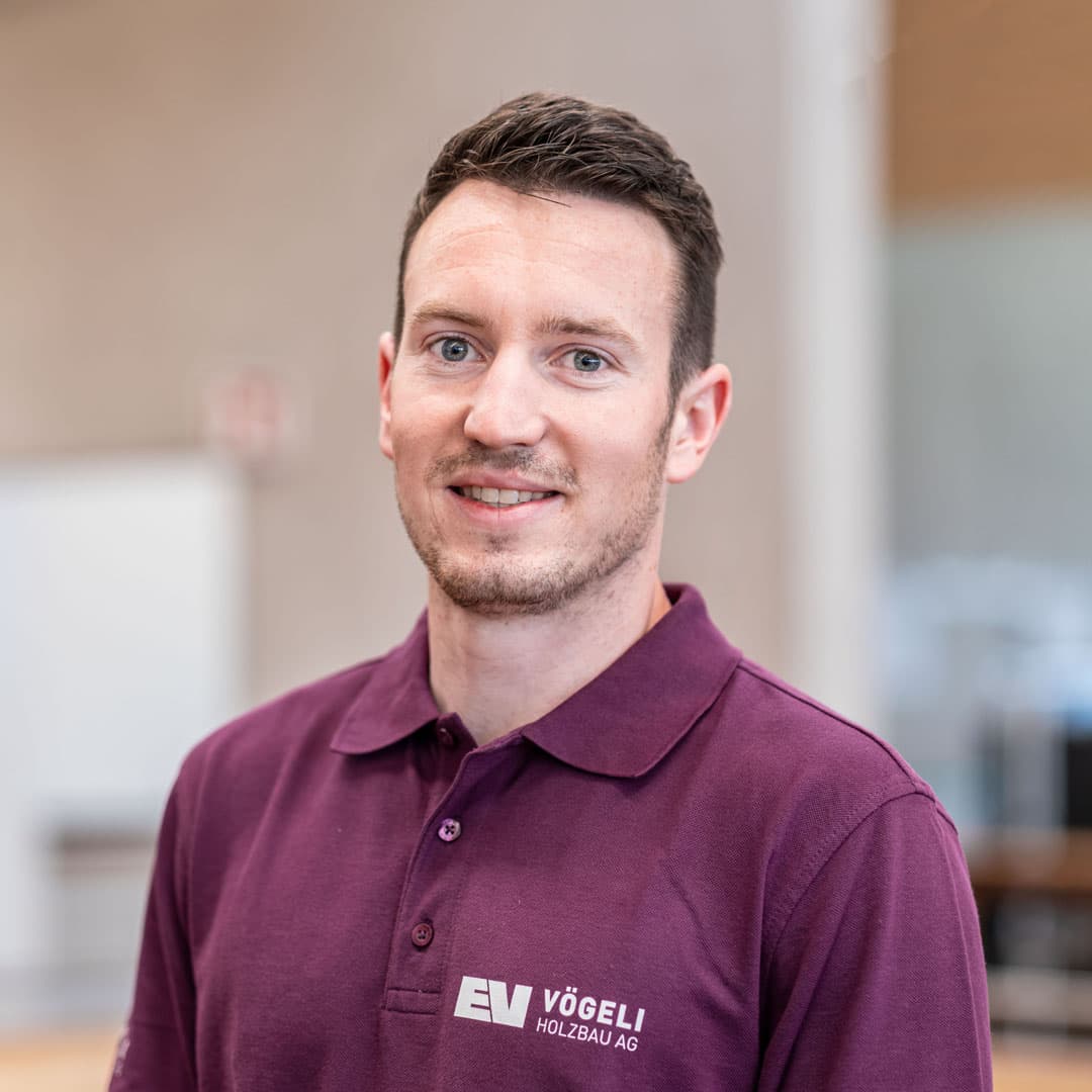 Robin Widmer ist Spengler   bei der Vögeli Holzbau AG