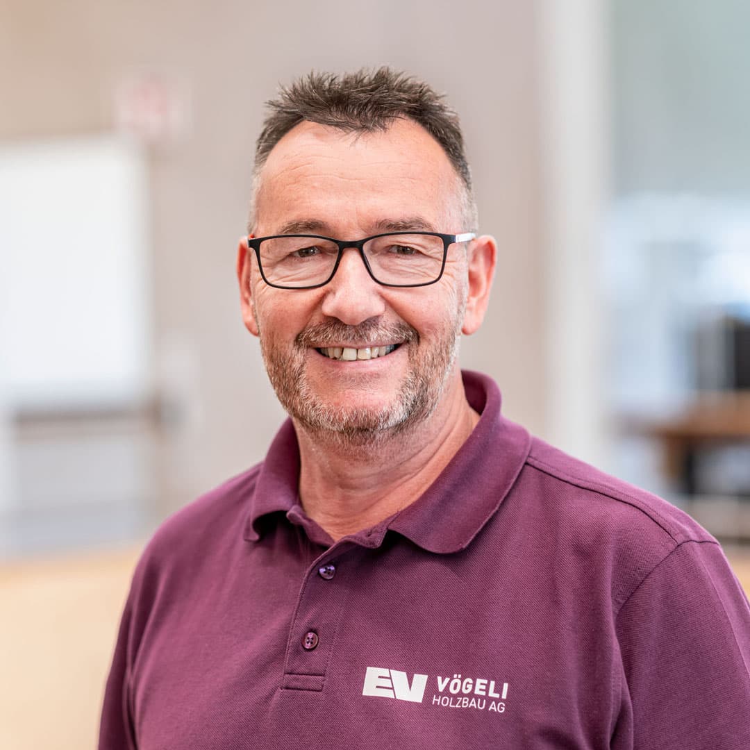 Lehrlinge ist Mitglied der Geschäftsleitung Leiter Produktion und Montage Eidg dipl. Handwerker in der Denkmalpflege Holzbau bei der Vögeli Holzbau AG