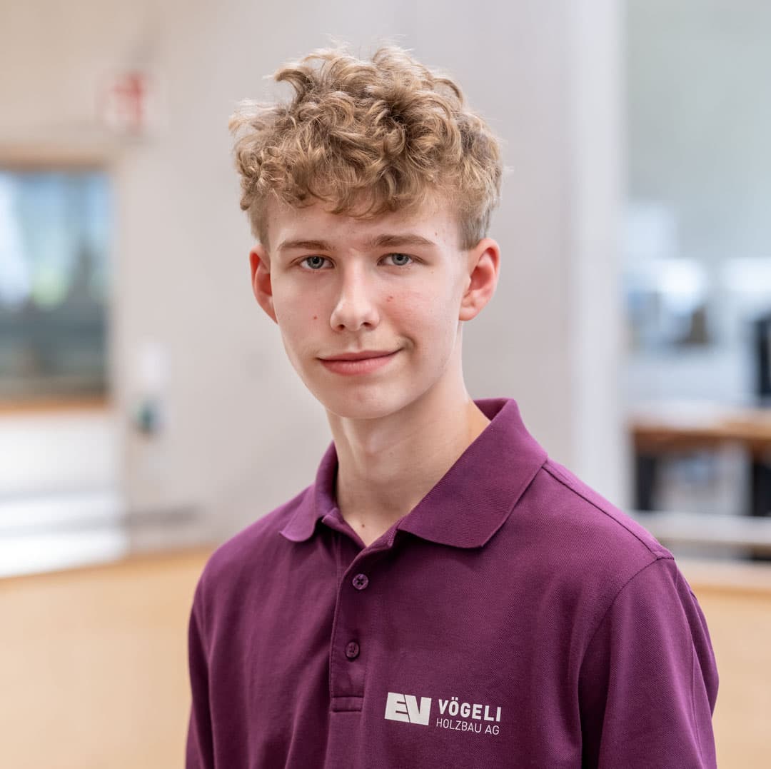 Maik Stillhart ist    bei der Vögeli Holzbau AG