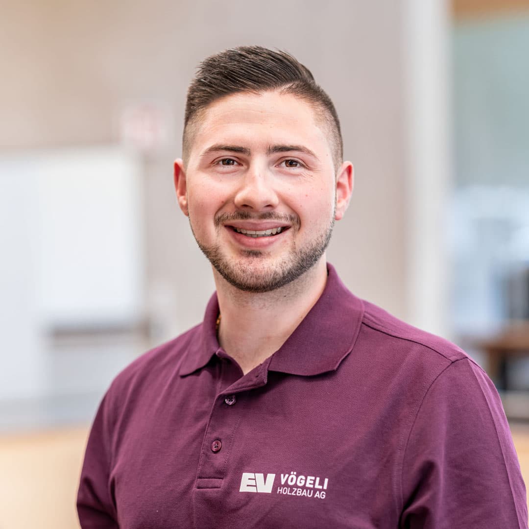 Fabian Birchmeier ist Zimmermann   bei der Vögeli Holzbau AG