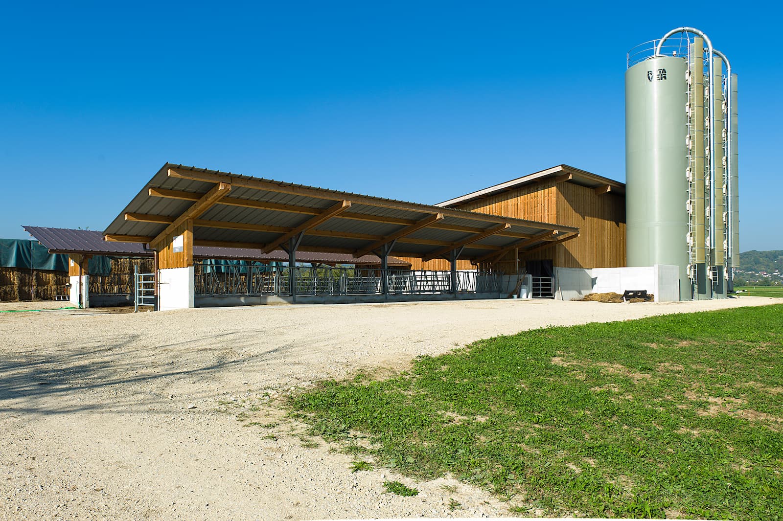 hof, bauernhof, schalung, schopf, stall, landwirtschaft, fassade, holzbau, industrie, montage, aufrichten, Vögeli Holzbau AG