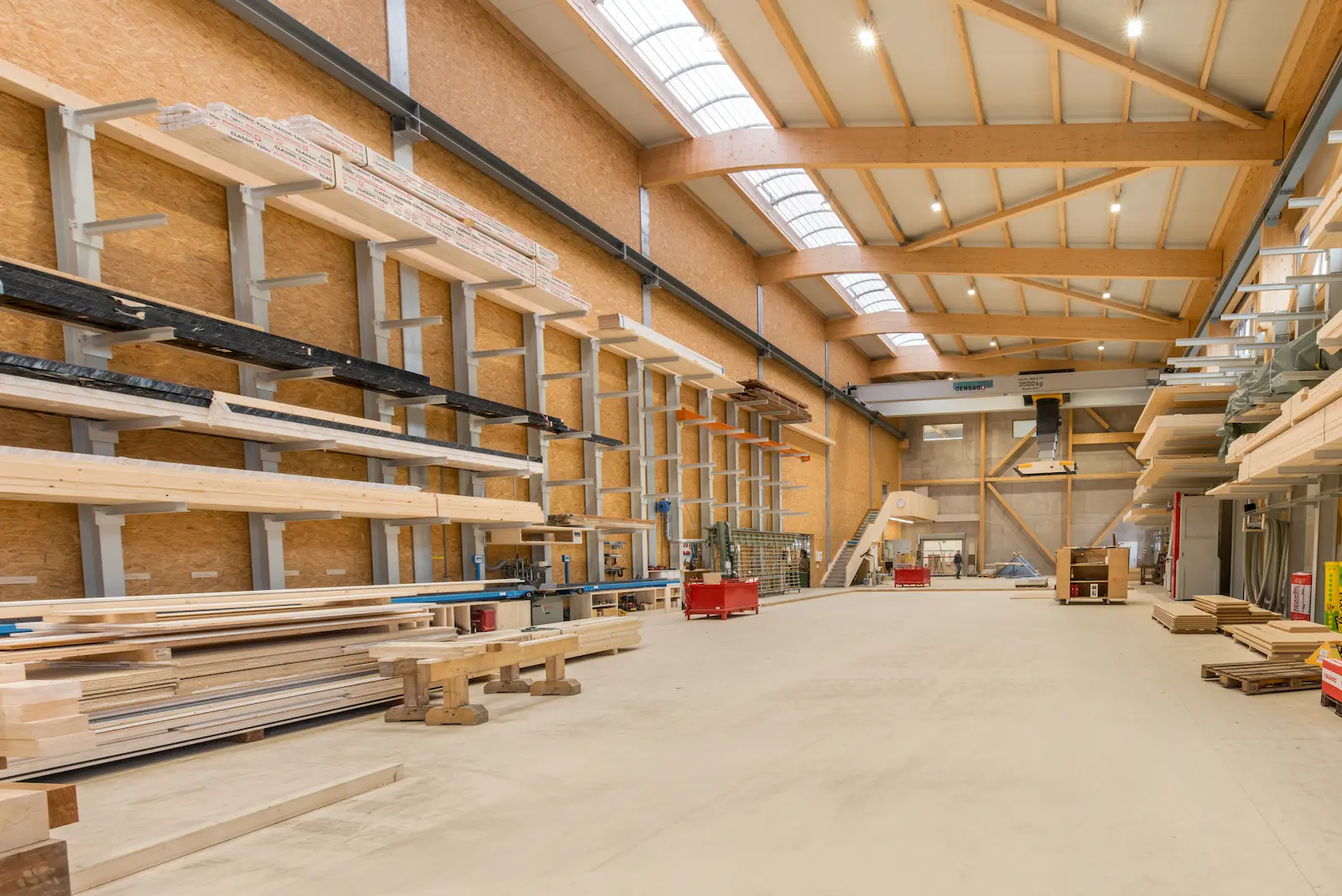 Holztragwerk mit grossen Spannweiten in der Produktionshalle Kleindöttingen