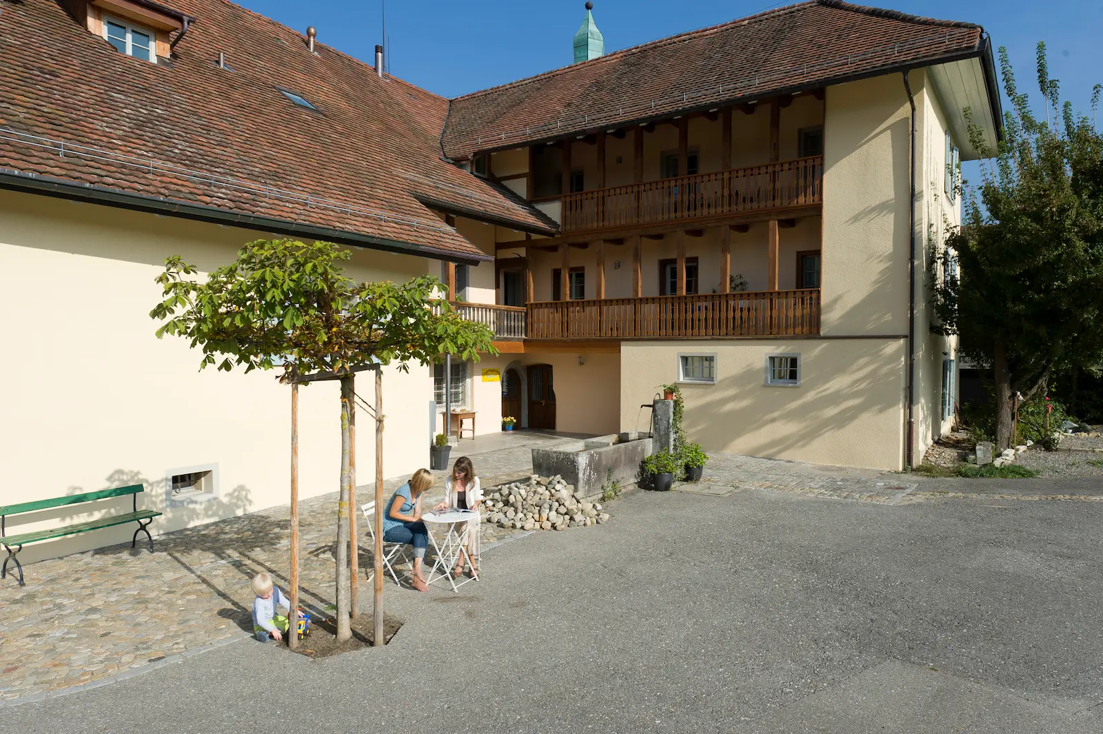 Totalsanierung Fahrgut Windisch mit restaurierter Bedachung und Holzgalerie