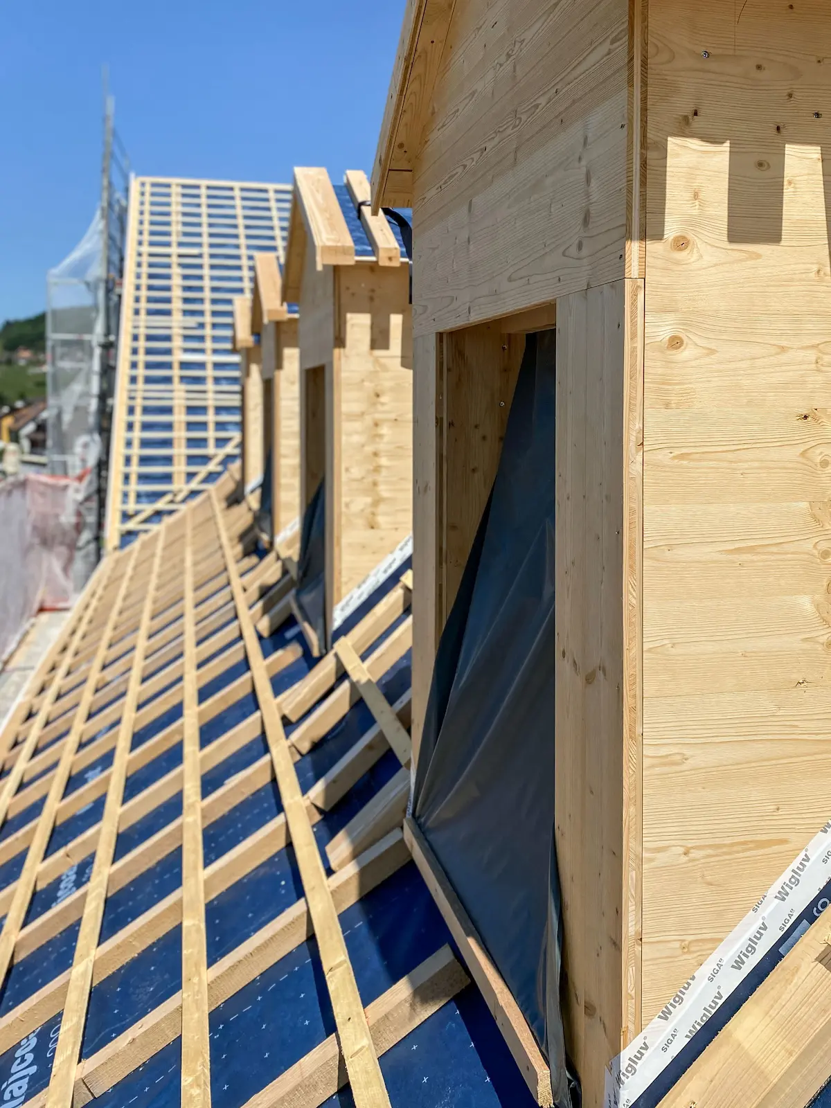 Dachsanierung Restaurant Salmen Döttingen mit neuer Lattung und Holzkonstruktion für Gauben