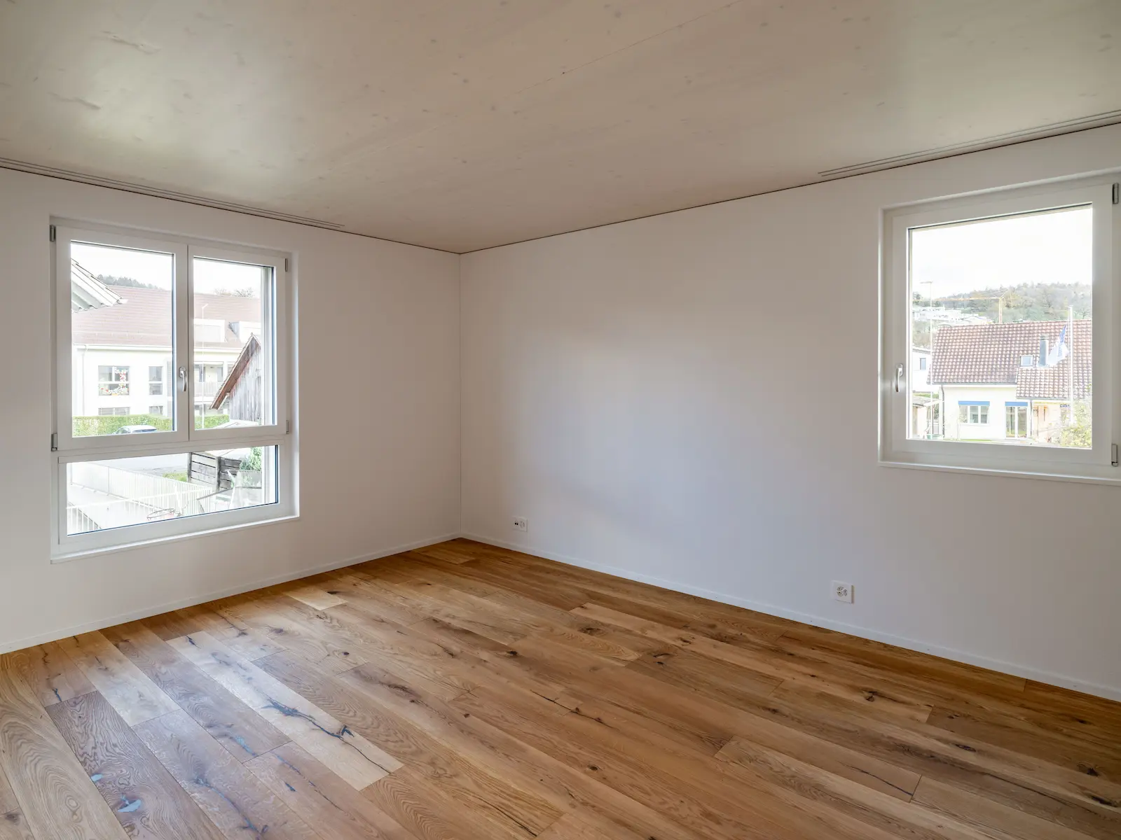 Zimmer in den Mehrfamilienhäusern Obstgarten in Würenlingen mit passgenau verlegtem Parkettboden aus Holz