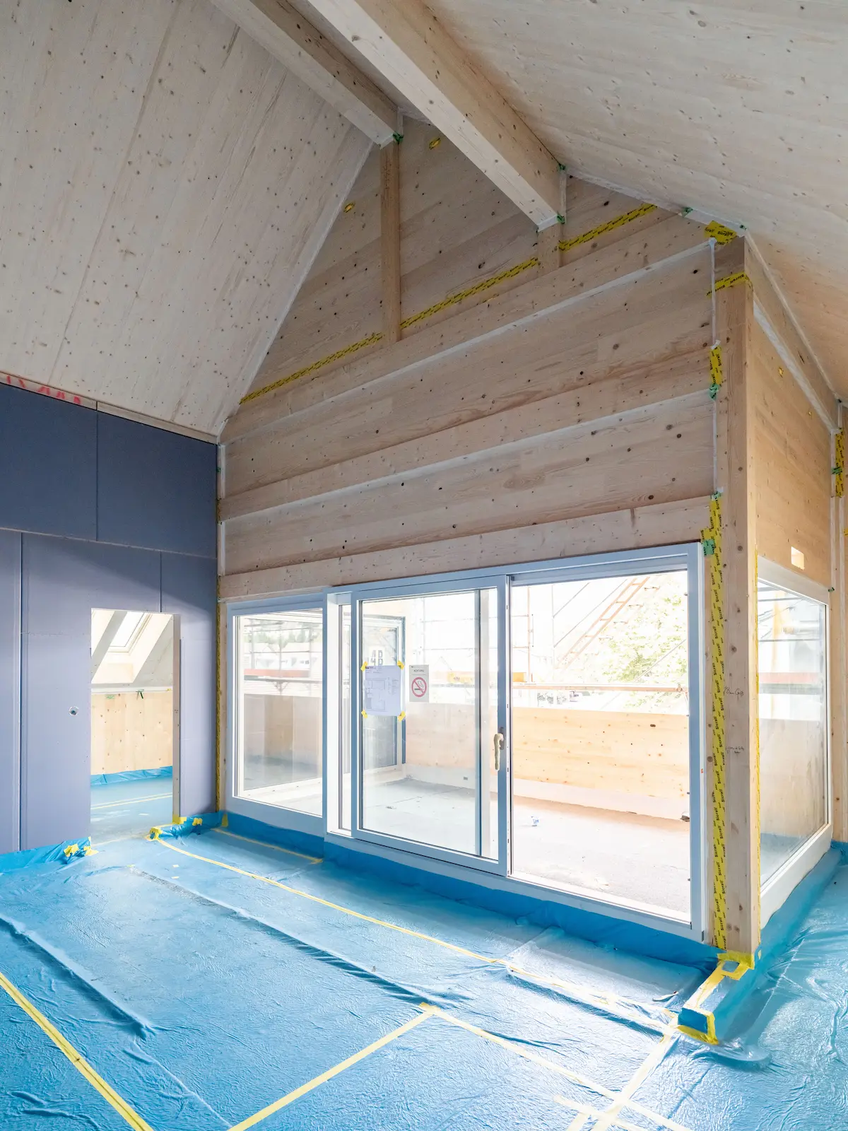 CLT-Aussenwände der Mehrfamilienhäuser Obstgarten in Würenlingen während der Bauphase