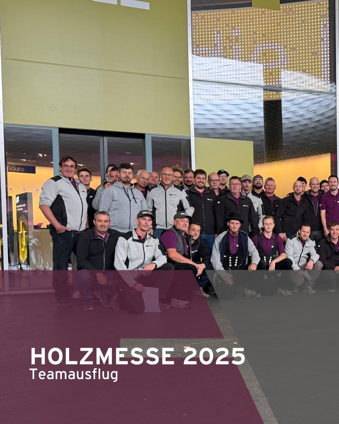 𝗛𝗼𝗹𝘇𝗺𝗲𝘀𝘀𝗲 𝟮𝟬𝟮𝟱

Was für ein gelungener #Teamausflug zur #Holzmesse2025 in Basel!
Rund 70 Mitarbeitende waren mit dabei und haben die Gelegenheit genutzt, sich inspirieren zu lassen, neue Maschinen auszuprobieren 🔧 und die Innovationen der Holzbranche hautnah zu erleben 

Erstaunlich, was aktuell alles passiert. Gleichzeitig ist es schön zu sehen, dass unser #Handwerk mit Holz 💚 beständig bleibt.

Nach der Holzmesse ging es gemeinsam zurück nach Kleindöttingen. Bei Wurst und Bier wurde der Abend gemütlich abgeschlossen und die vielen Eindrücke wurden ausgetauscht.

Ein grosses Dankeschön an alle Lieferanten und Partner für die vielen Eintritte und die tolle Zusammenarbeit 🙏

#Holzmesse2025 #TeamAusflug @holzmessebasel #vögeligruppe #holzbau #handwerkholz