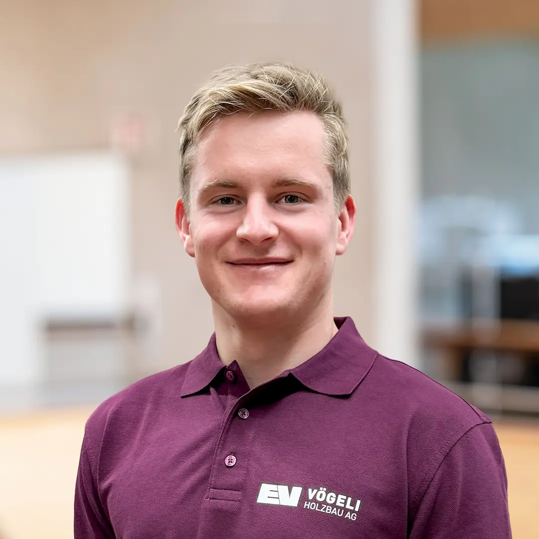 Simon Wyss ist Zimmermann   bei der Vögeli Holzbau AG