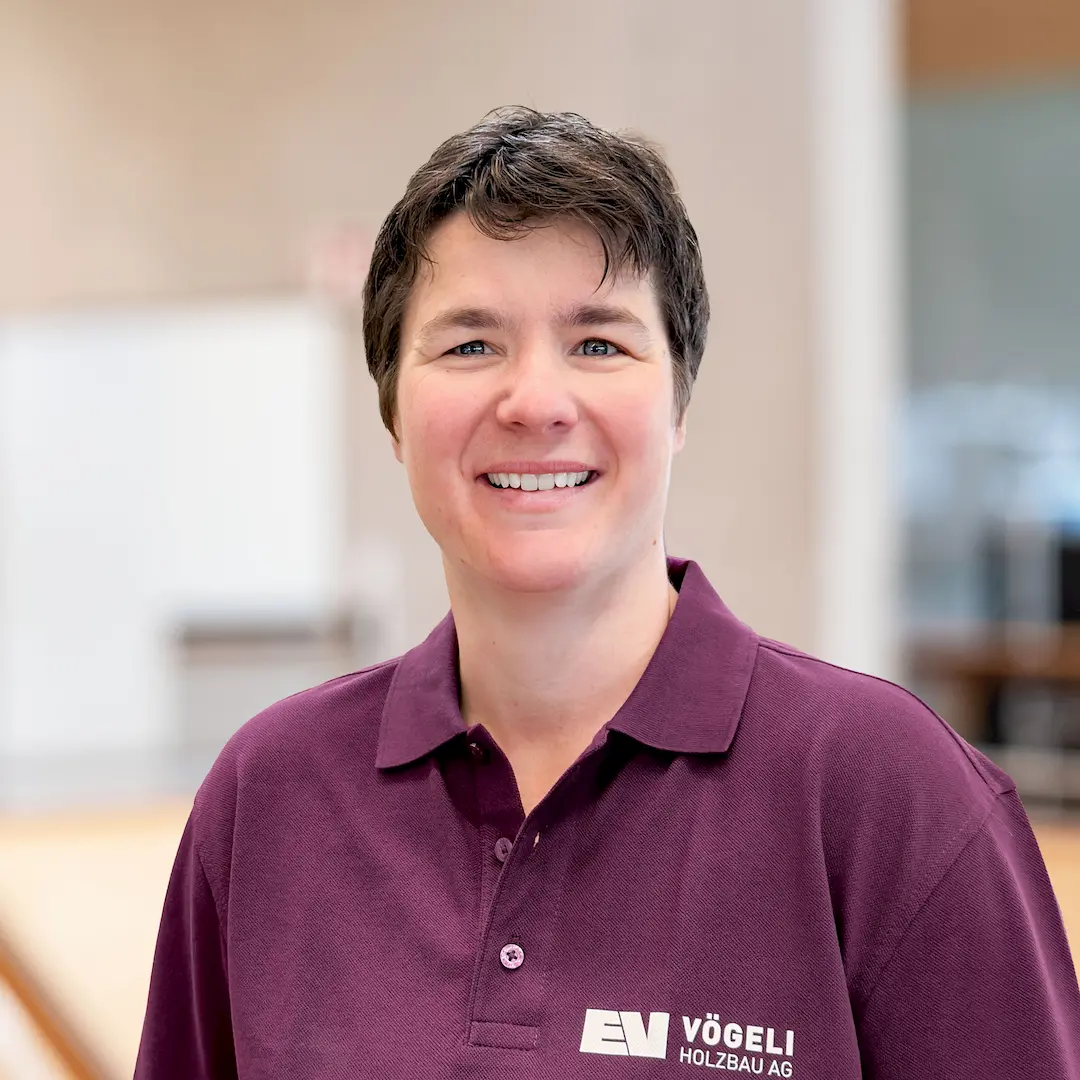 Silvia Schwere ist Malerin   bei der Vögeli Holzbau AG