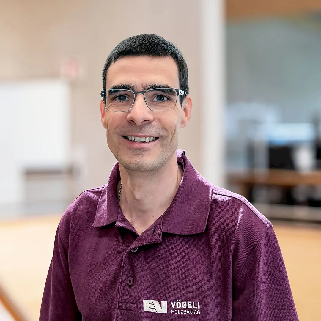 Christian Mühlebach ist Polymechaniker   bei der Vögeli Holzbau AG