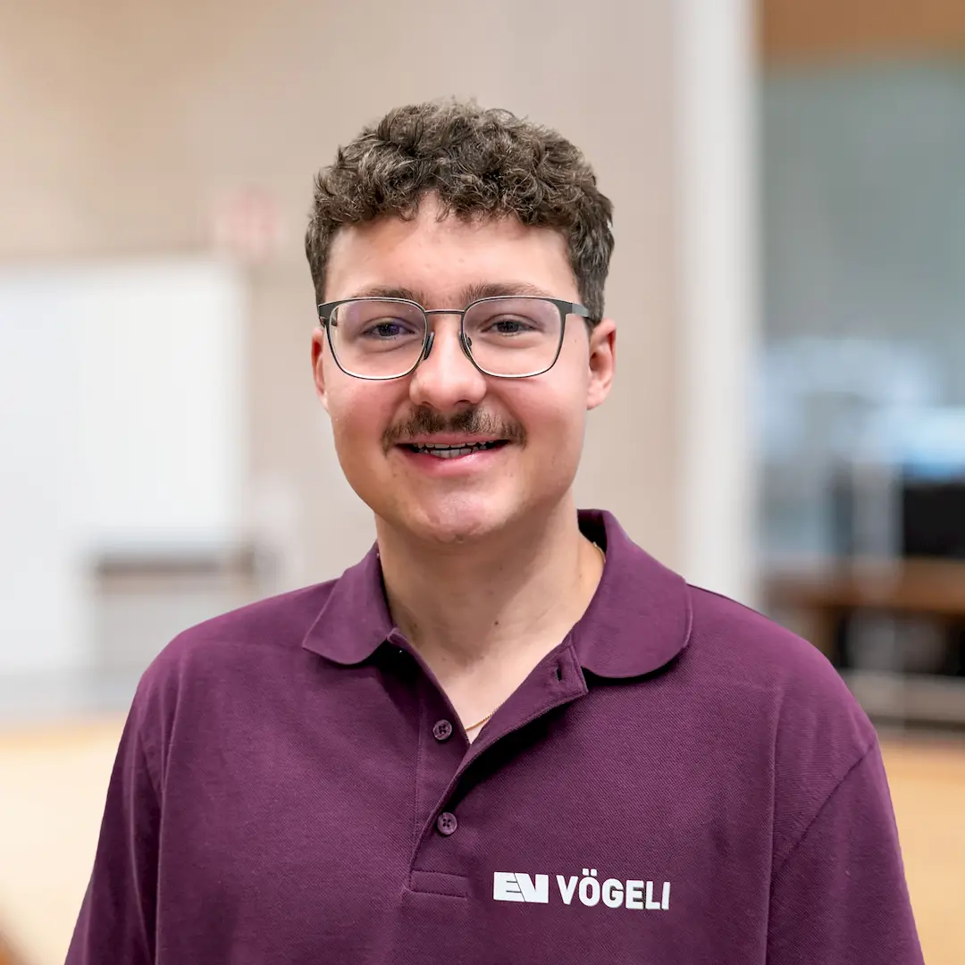 Tim Markwalder ist Schreiner   bei der Vögeli Holzbau AG
