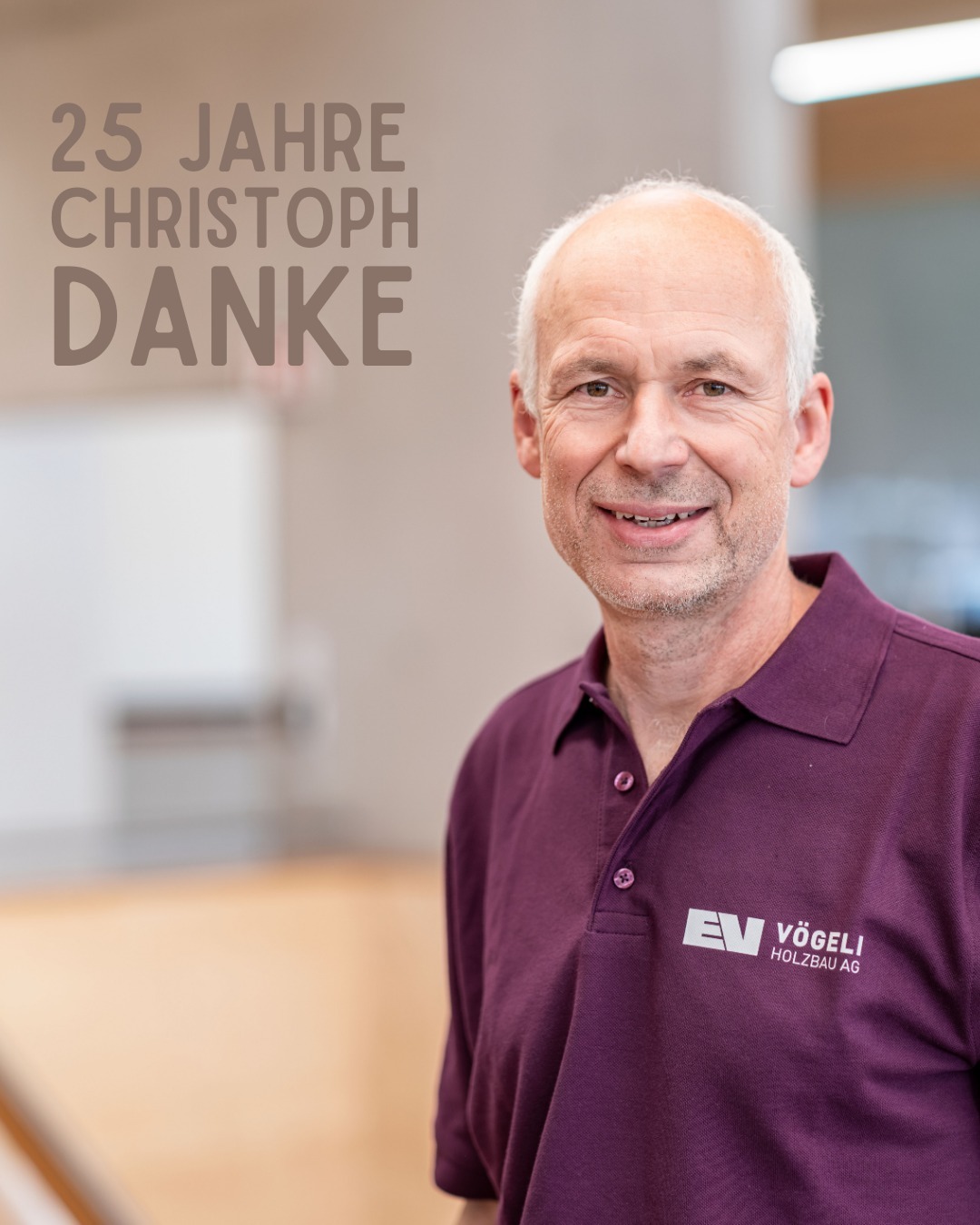 🌟🎉 𝗟𝗶𝗲𝗯𝗲𝗿 𝗖𝗵𝗿𝗶𝘀𝘁𝗼𝗽𝗵 – 𝟮𝟱 𝗝𝗮𝗵𝗿𝗲 𝗩ö𝗴𝗲𝗹𝗶! 🎊🏆
Seit 25 Jahren bist du nun Teil der Vögeli-Familie! 🙌 Nach deiner Ausbildung bei uns in Kleindöttingen hast du einen kleinen Ausflug in unsere ehemalige Niederlassung in Schleinikon gemacht. Dann bist du nach einigen Jahren wieder zu deinen Wurzeln zurückgekehrt.
In Kleindöttingen hast du dich zu unserem #AltholzSpezialisten weiterentwickelt. Mit dir auf der Baustelle werden sämtliche Arbeiten von der #Konstruktion bis zum fertigen #Boden sauber, präzise und mit Vögeli Qualität ausgeführt!
Lieber Christoph! DANKE, für deinen Einsatz und dein tägliches Engagement! Wir sind stolz, dich in unserem Team zu haben, und freuen uns auf viele weitere Jahre mit dir!
#vögelifamilie #vögeligruppe #holzbau #teamev #jubiläum