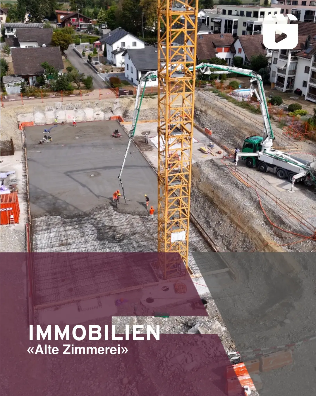 𝗨𝗣𝗗𝗔𝗧𝗘 | 𝗪𝗼𝗵𝗻ü𝗯𝗲𝗿𝗯𝗮𝘂𝘂𝗻𝗴 «𝗔𝗹𝘁𝗲 𝗭𝗶𝗺𝗺𝗲𝗿𝗲𝗶»
Vor gerade einmal 6 Wochen fiel die letzte Wand des Luftschutzkellers. Heute ist bereits die erste Etappe der #Tiefgarage betoniert. 💪
🧱 𝟮𝟰𝟬 𝗺³ 𝗕𝗲𝘁𝗼𝗻
🚛 𝟮𝟰 𝗟𝗮𝘀𝘁𝘄𝗮𝗴𝗲𝗻
⏱️ 𝟱 𝗦𝘁𝘂𝗻𝗱𝗲𝗻
Auch der #Holzbau macht Fortschritte! Diese Woche erwarten wir die erste Lieferung des Abbundes für die Innenwände, die wir bei uns in #Kleindöttingen vorfertigen. 🪚🏠
Interesse an einer modernen #Mietwohnung in Kleindöttingen?
Schau doch vorbei unter www.altezimmerei.ch
#AlteZimmerei #teamev #voegeligruppe