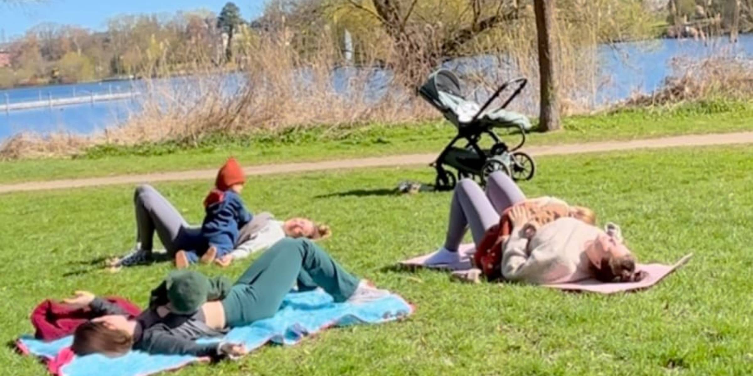 Walk & Yoga für Mamas & Babys – Draußen im Park ab 15.06. – Yoga with Meeraki Yoga - Marieke in Lübeck