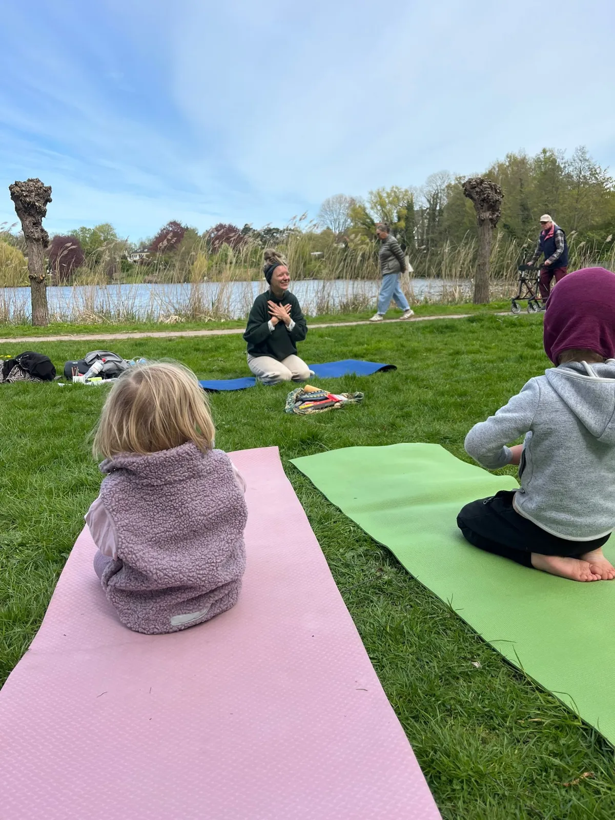 Yoga für Kinder für Kinder (4-8 Jahre) - Indoor –  with Meeraki Yoga - Marieke