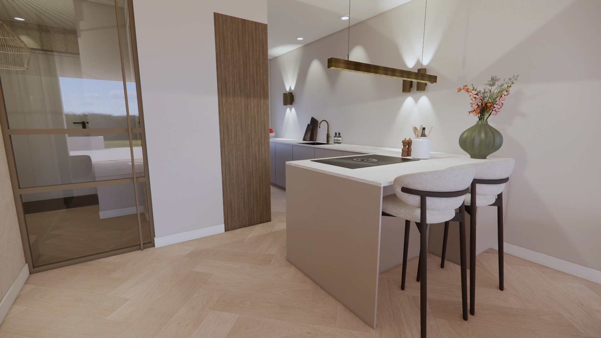 Moderne keuken met licht kookeiland, ingebouwde kookplaat, twee hoge krukken en een gouden design hanglamp, gecombineerd met een visgraatvloer en glazen schuifdeur, ontworpen door Nouk Interiors.