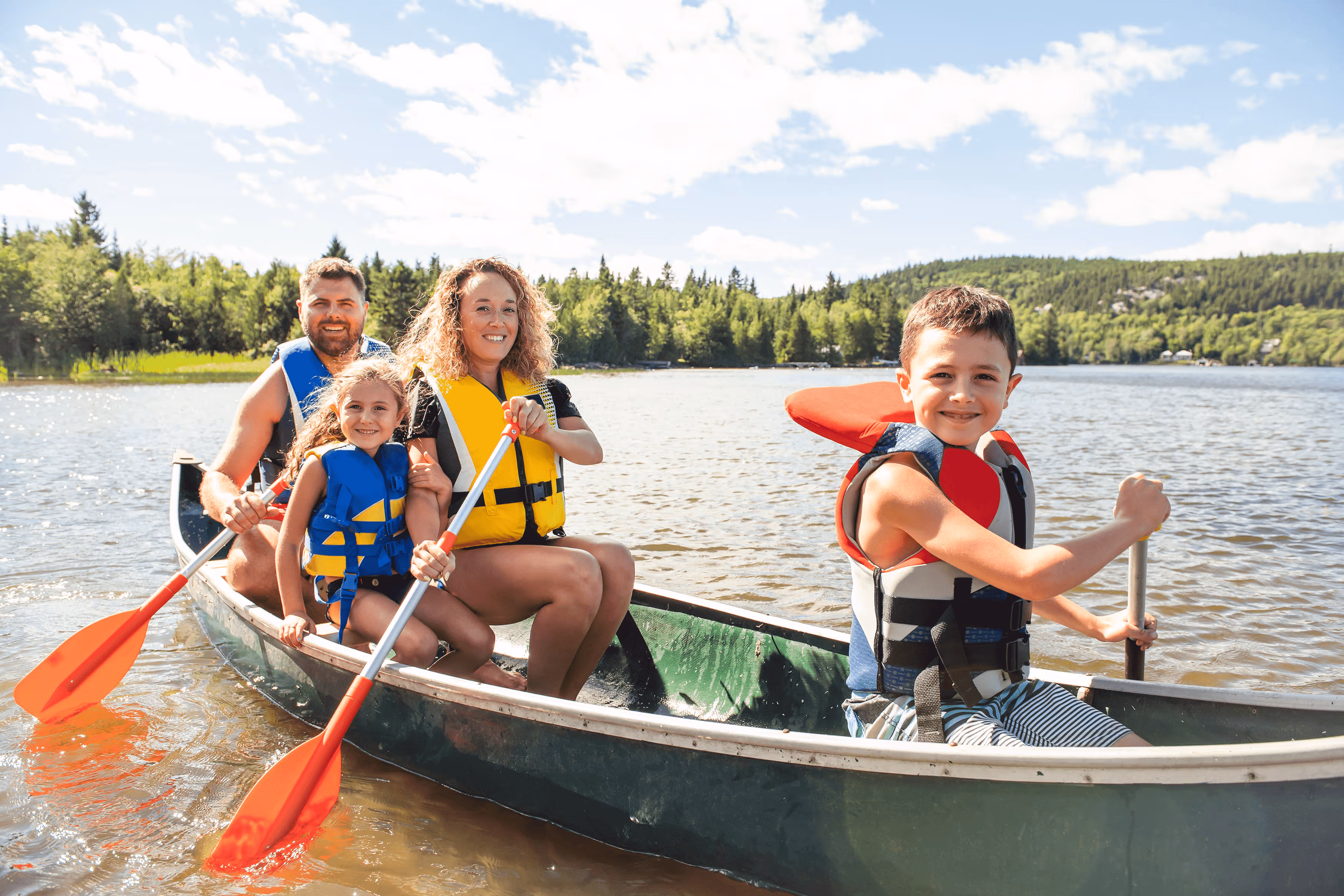 Quelle est la différence entre un canoë et un kayak ?