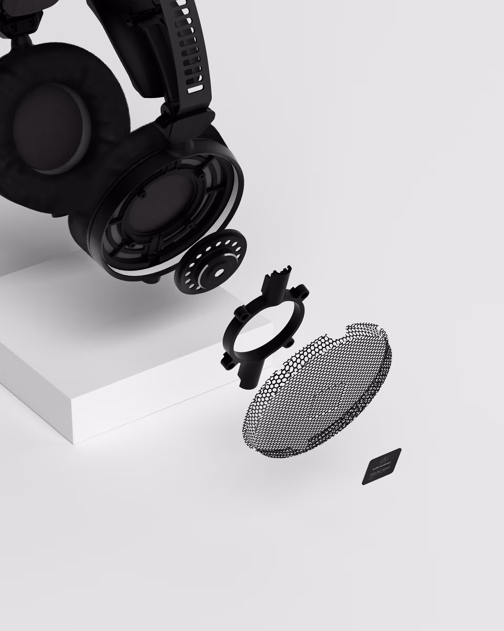 R70x audio headphone by Ludovic Roth