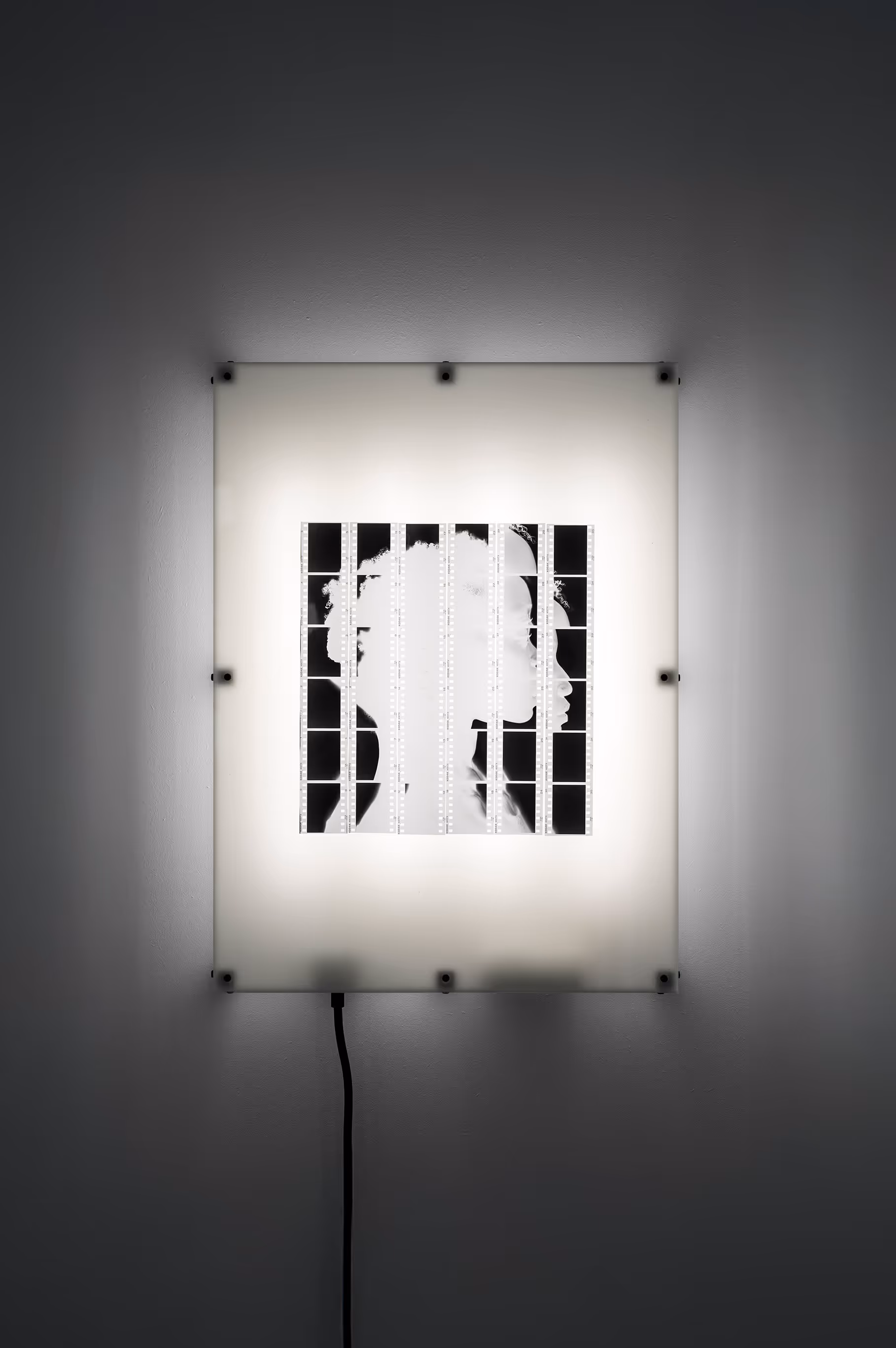 luminous frame Gestalt by Ludovic Roth