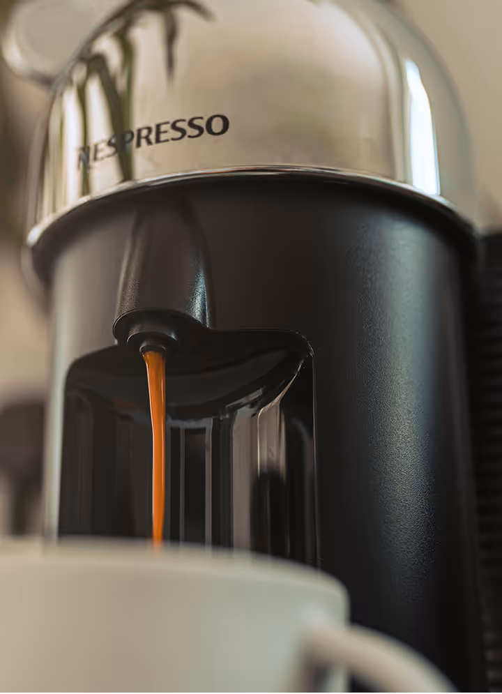 Machine à café Nespresso et machine à laver dans chaque résidence