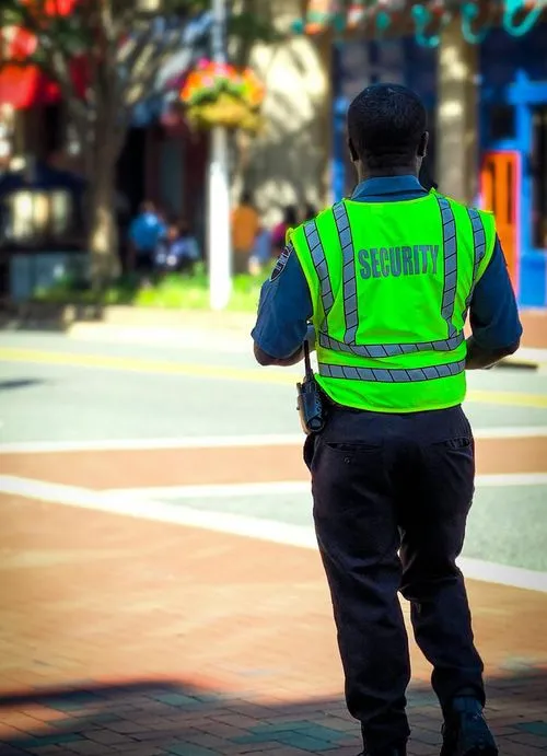Sécurité assurée 24h/24 par un agent sur place