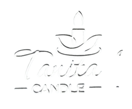 Бяла рисунка на свещ и текст - 'Tanita candle'. Логото на Танита свещи