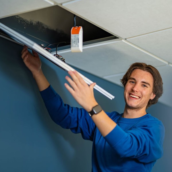 Installasjon av solceller på taket i Halden - O.Hansens EFTF