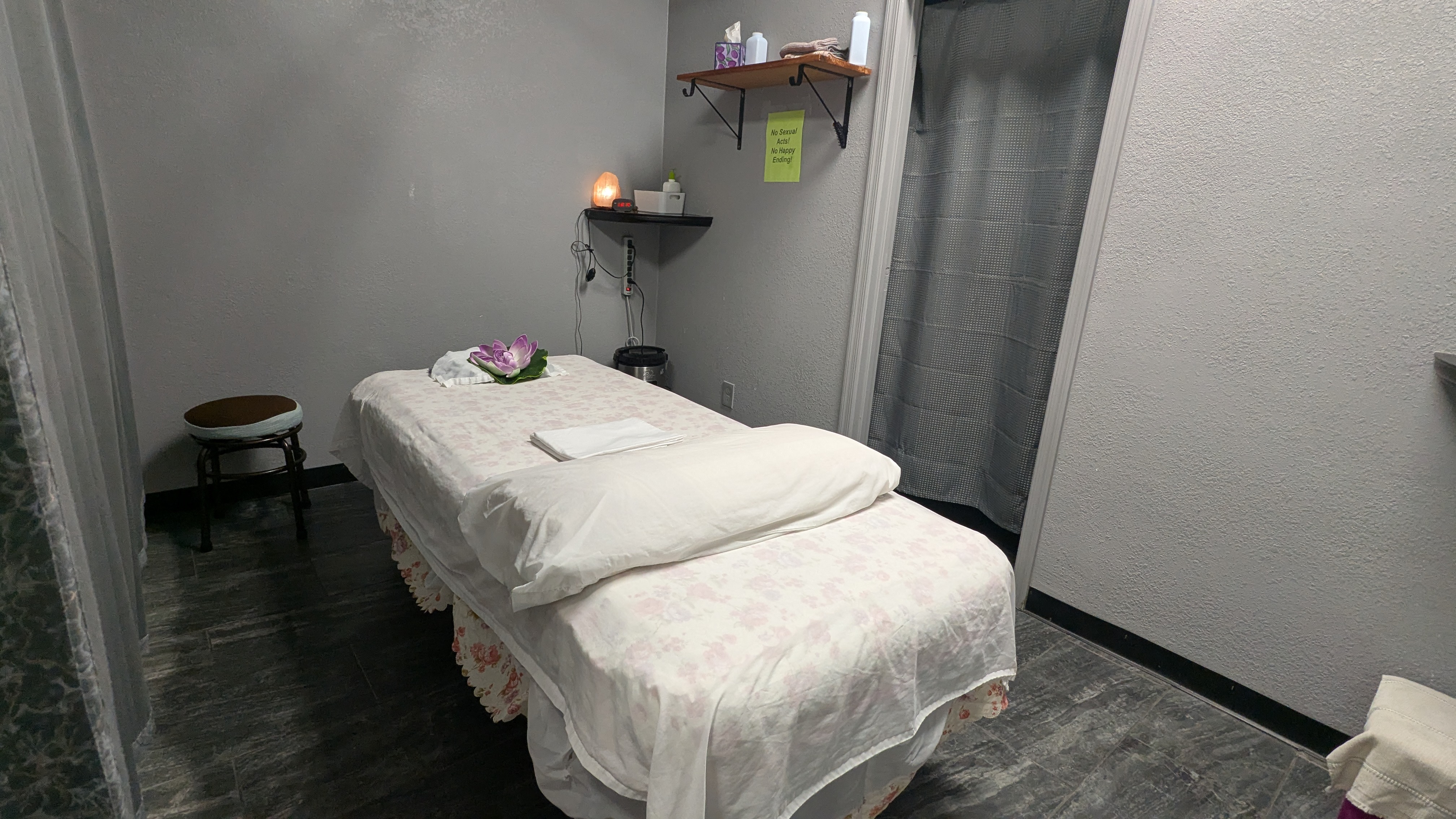 image of therapist performing massage