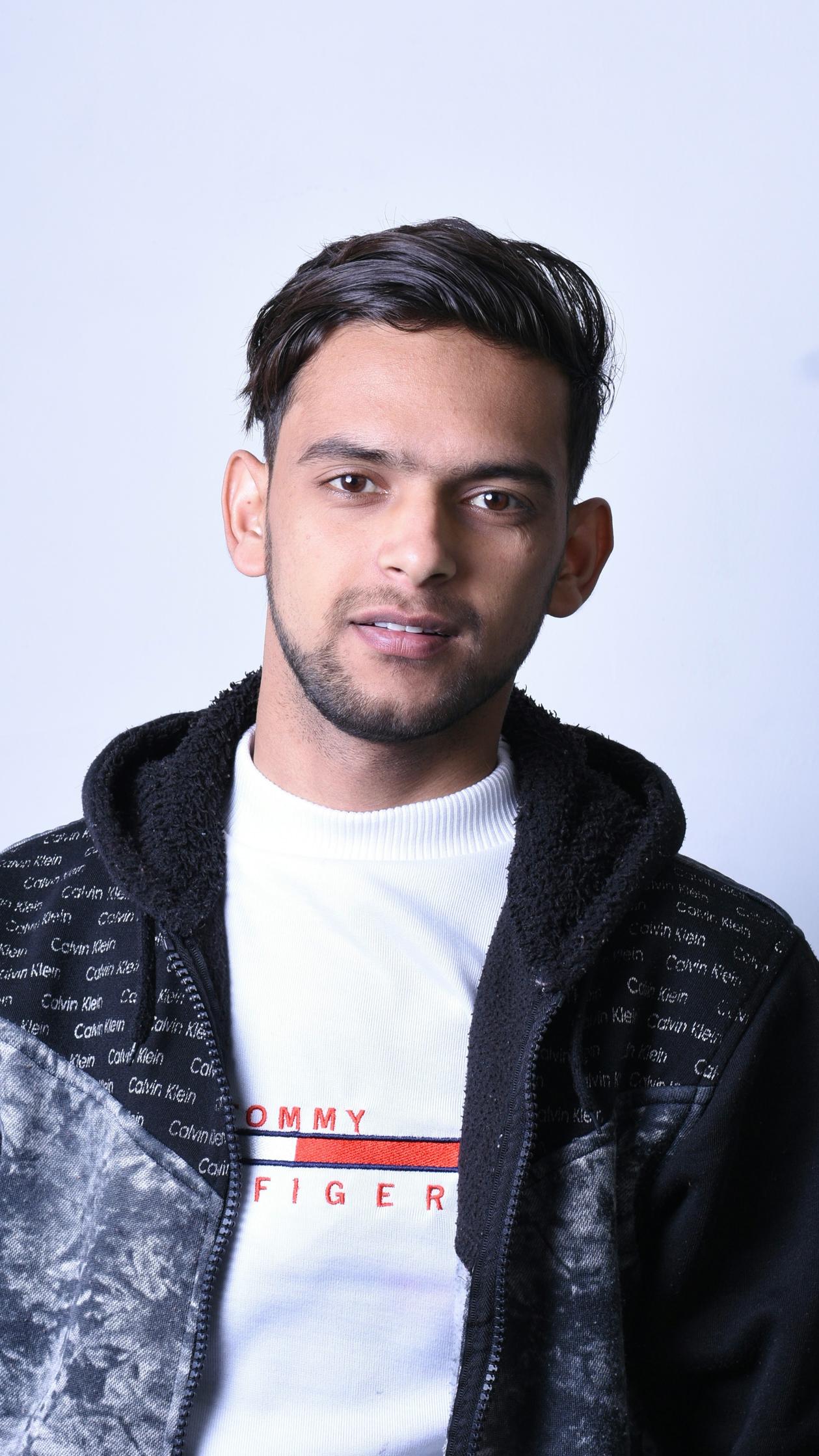 [team] image of individual team member (for a courier & delivery service)