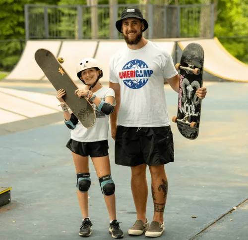 Cam counselor teaching skateboarding activity at AmeriCamp AU summer camp in USA for Australians.