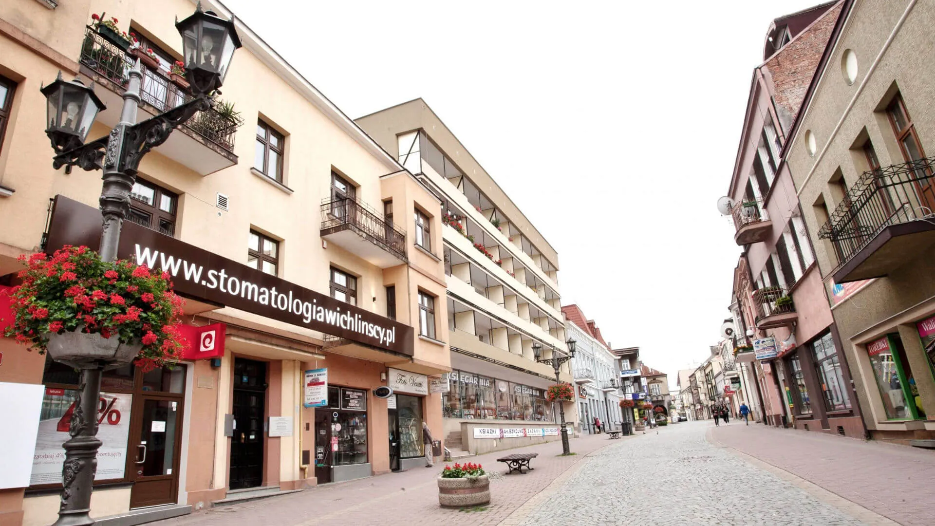wejscie-do-gabinetu-stomatologia-wichlinscy-przy-ulicy-3-maja-w-gorlicach