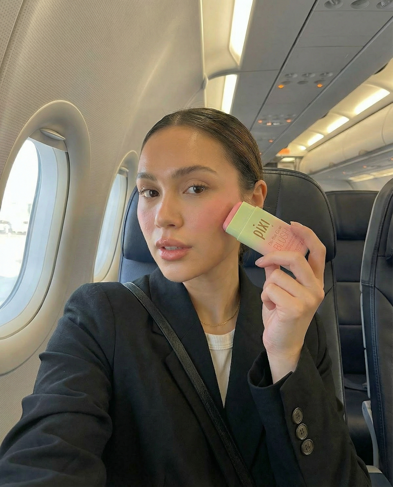 UGC beauty applying makeup on the go